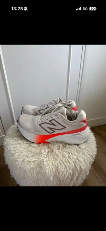 New Balance Running Shoes bike usato — immagine 4 di 6