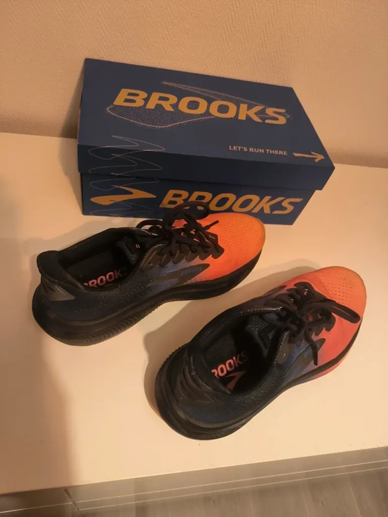 Used Brooks Ghost 17 2026 bike — image 2 of 8