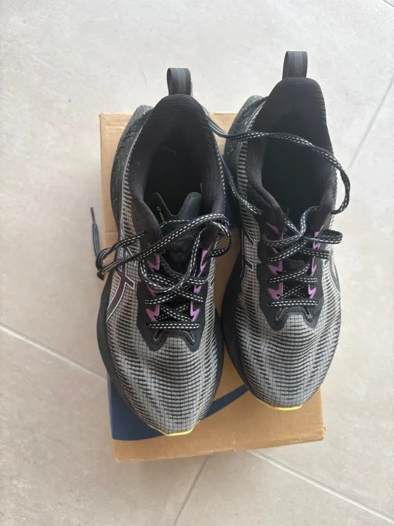 Gebrauchtes Asics Novablast 3 LE bike — Bild 2 von 7
