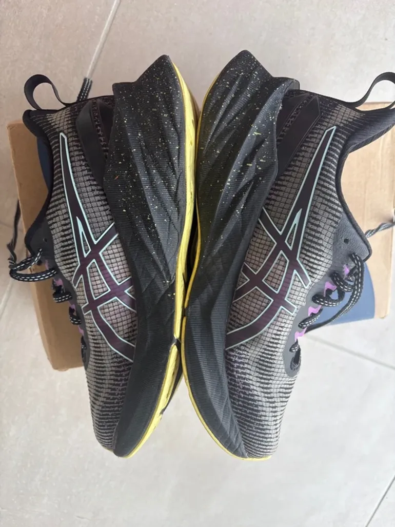 Gebrauchtes Asics Novablast 3 LE bike — Bild 4 von 7