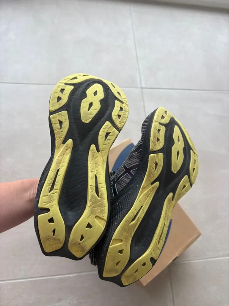 Gebrauchtes Asics Novablast 3 LE bike — Bild 3 von 7