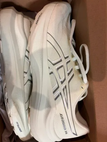 Použité Asics Novablast bike — obrázek 3 z 4