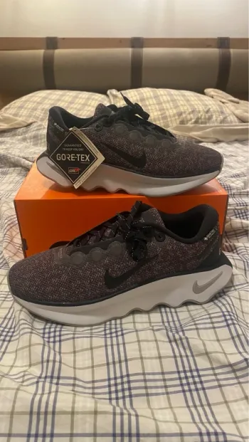 Used Nike Motiva GTX Running Shoes