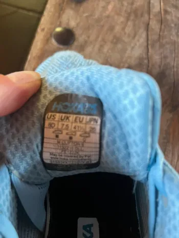 Hoka Running Shoes bike usato — immagine 4 di 5