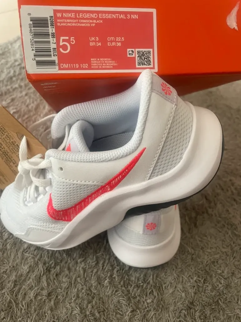 Käytetty Nike Leggend Essential 3 bike — kuva 2 / 7