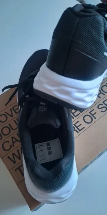 Używany Nike Revolution 6 NN bike — zdjęcie 3 z 4