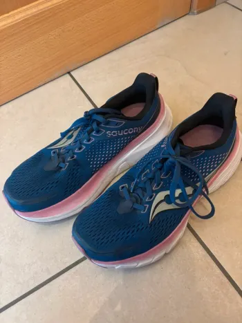 Tweedehands Saucony Running Shoes Running Shoes