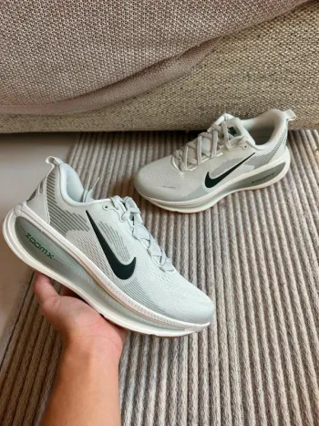 Tweedehands Nike Vomero 18 Running Shoes