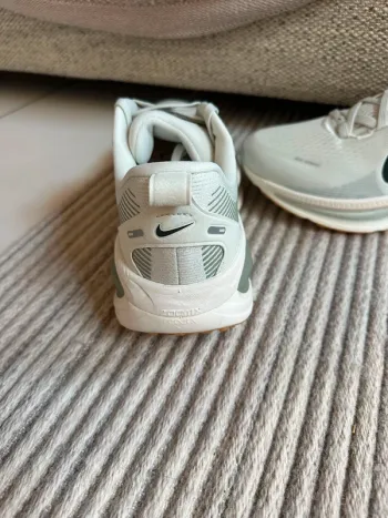 Tweedehands Nike Vomero 18 bike — afbeelding 4 van 6