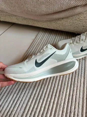 Tweedehands Nike Vomero 18 bike — afbeelding 3 van 6
