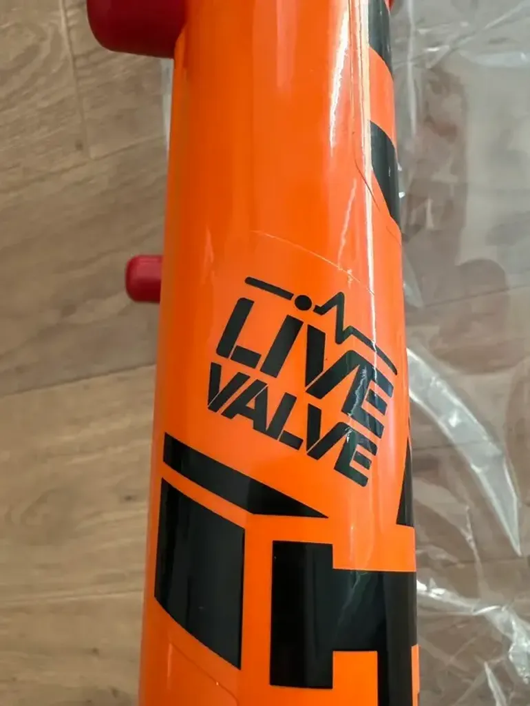 Brugt Fox Factory Live Valve Fork bike — billede 3 af 6