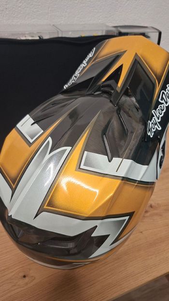 Troy Lee Designs D4 Helmet 2025 bike usato — immagine 4 di 5