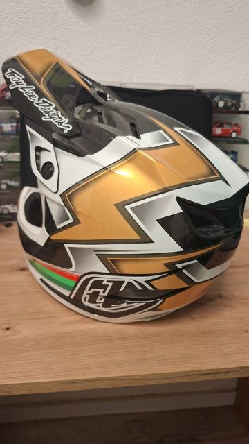 Tweedehands Troy Lee Designs D4 Helmet 2025 bike — afbeelding 5 van 5