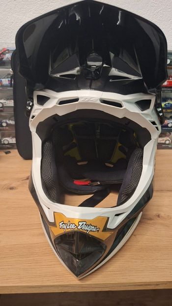 Troy Lee Designs D4 Helmet 2025 bike usato — immagine 2 di 5