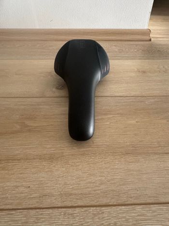 Käytetty Fizik Nisene S-Alloy Saddle Saddles & Seatposts