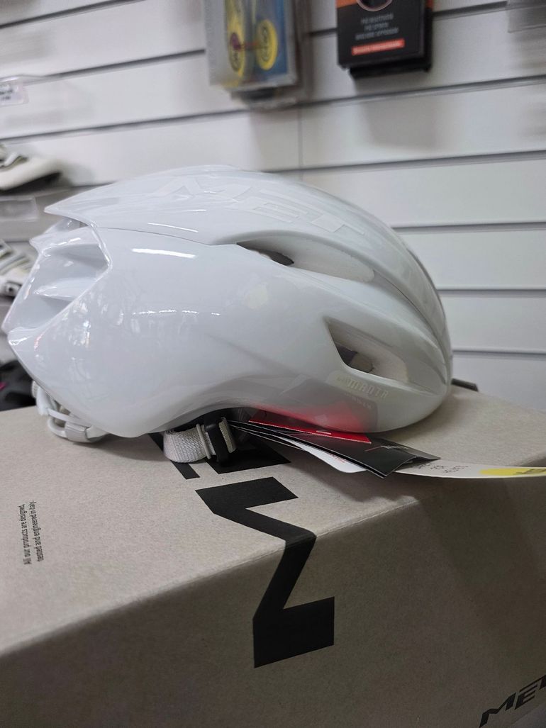 Brugt MET Manta MIPS Helmet 2026 bike — billede 5 af 6