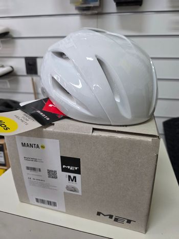 Used MET Manta MIPS Helmet 2026 Cycling Accessories