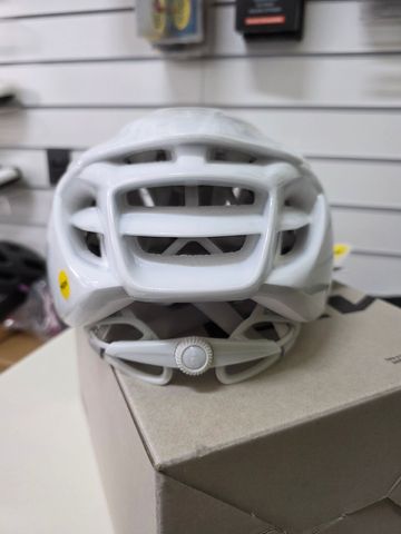 Brugt MET Manta MIPS Helmet 2026 bike — billede 3 af 6