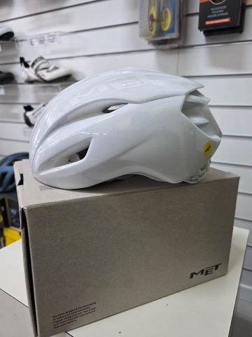 Brugt MET Manta MIPS Helmet 2026 bike — billede 2 af 6