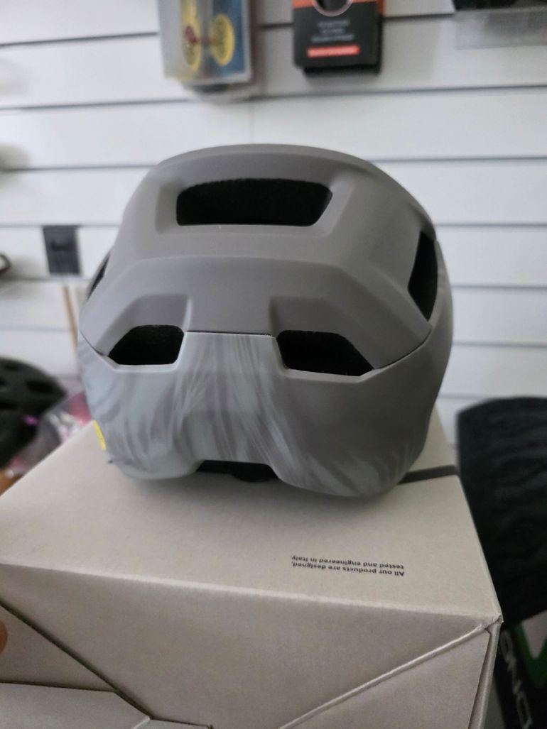 Used MET Terræ Helmet 2026 bike — image 3 of 6