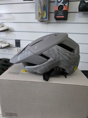 Used MET Terræ Helmet 2026 bike — image 2 of 6
