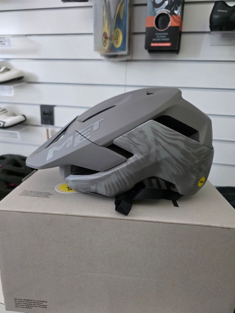 Used MET Terræ Helmet 2026 bike — image 2 of 6