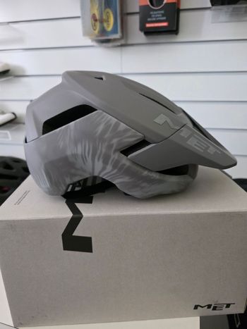 Used MET Terræ Helmet 2026 bike — image 4 of 6