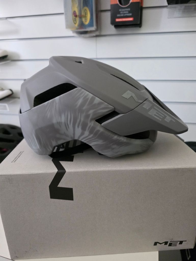 Used MET Terræ Helmet 2026 bike — image 4 of 6