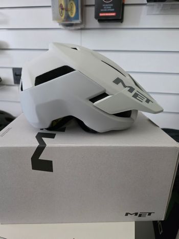 Brugt MET Terræ Helmet 2026 bike — billede 4 af 5