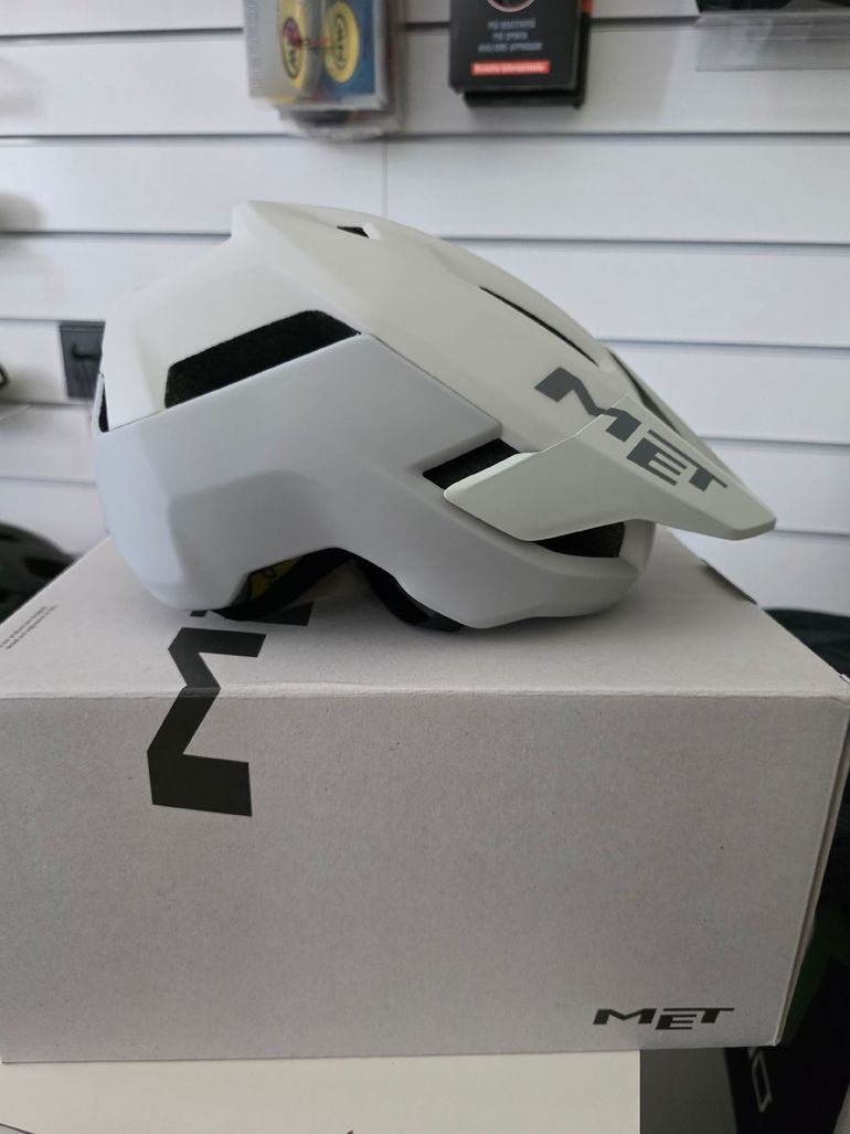 Brugt MET Terræ Helmet 2026 bike — billede 4 af 5