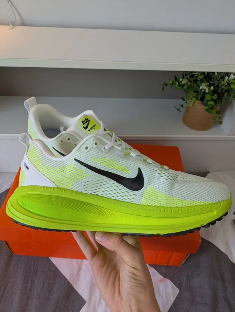 Used Nike Vomero 18 bike — image 2 of 14