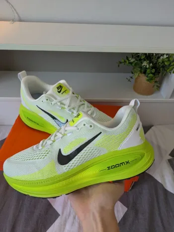 Used Nike Vomero 18 Running Shoes