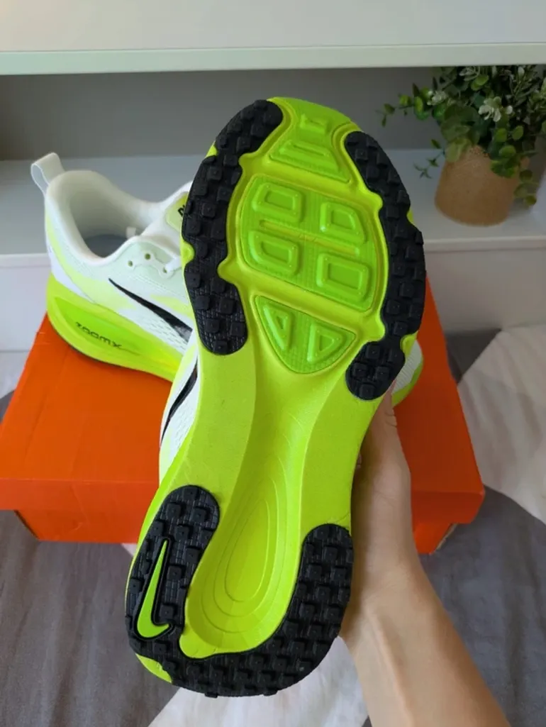 Used Nike Vomero 18 bike — image 10 of 14