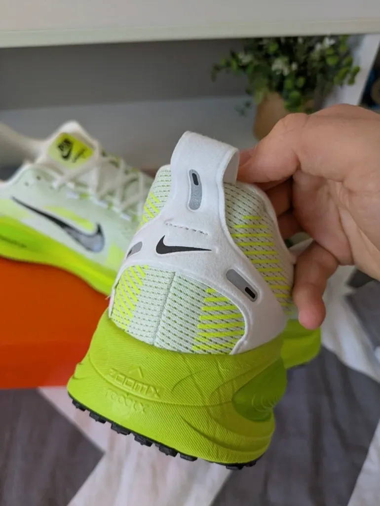 Used Nike Vomero 18 bike — image 7 of 14