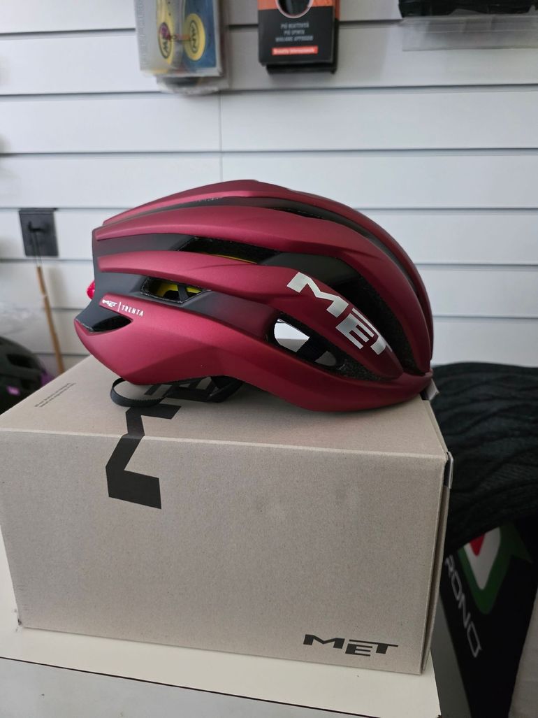 Brugt MET Trenta MIPS Helmet 2024 bike — billede 3 af 5