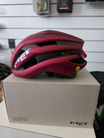 Brugt MET Trenta MIPS Helmet 2024 bike — billede 2 af 5