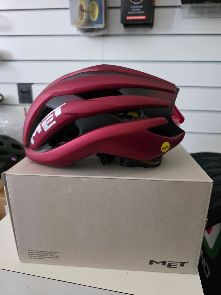 Brugt MET Trenta MIPS Helmet 2024 bike — billede 2 af 5