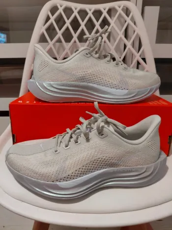 Używany Pegasus Plus Ess Running Shoes