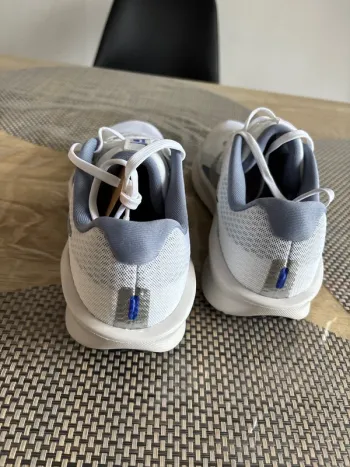 Nike Running Shoes bike usato — immagine 3 di 6
