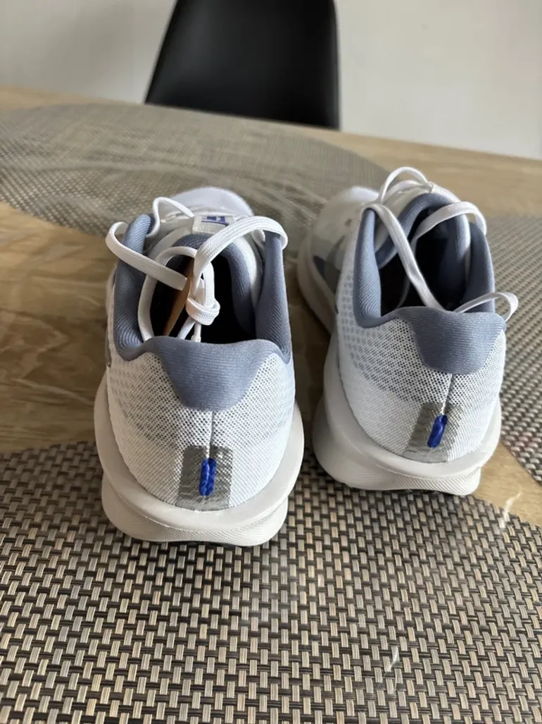 Nike Running Shoes bike usato — immagine 3 di 6