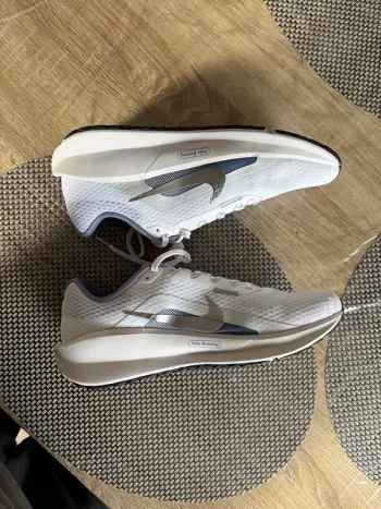 Nike Running Shoes bike usato — immagine 5 di 6