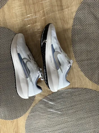 Nike Running Shoes bike usato — immagine 2 di 6