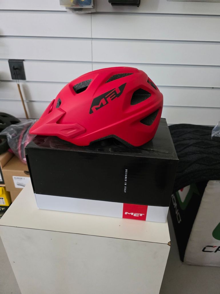 Used MET Echo Helmet 2024 bike — image 2 of 4