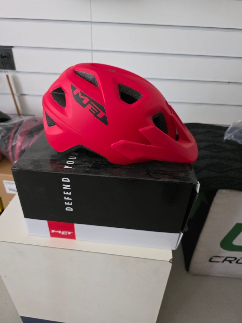Used MET Echo Helmet 2024 bike — image 3 of 4