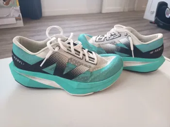 Używany New Balance Rebel V4 Running Shoes