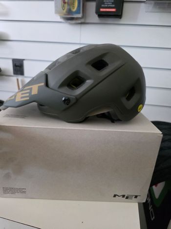 Brugt MET Terranova MIPS Helmet 2024 bike — billede 2 af 5