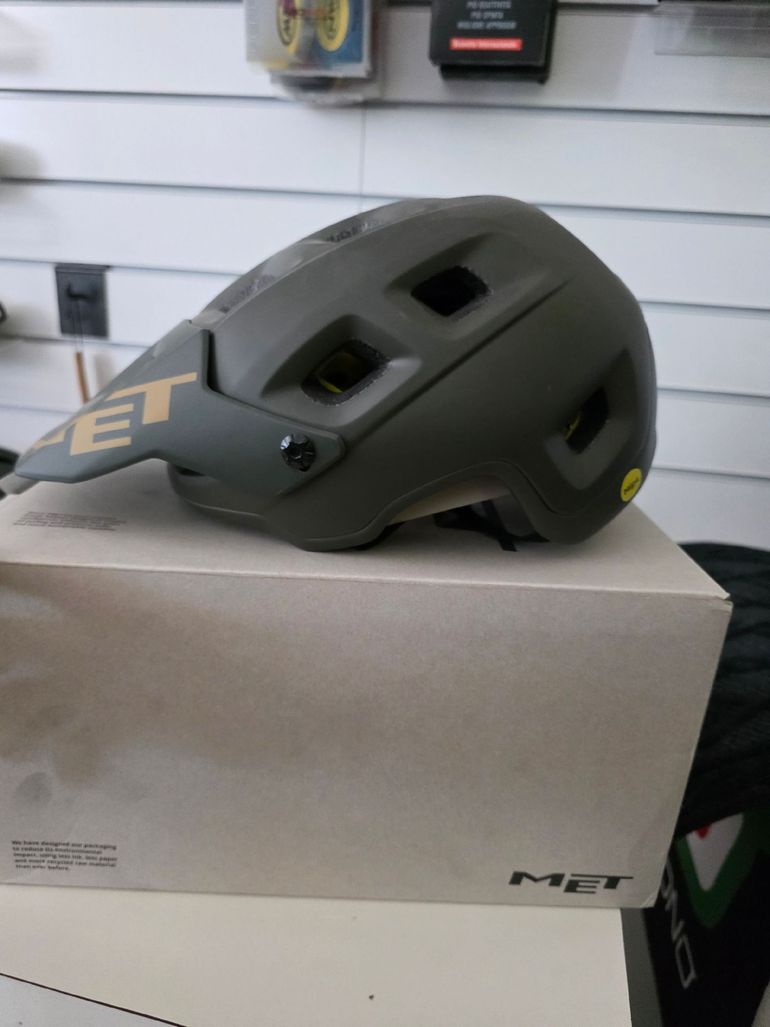 Brugt MET Terranova MIPS Helmet 2024 bike — billede 2 af 5