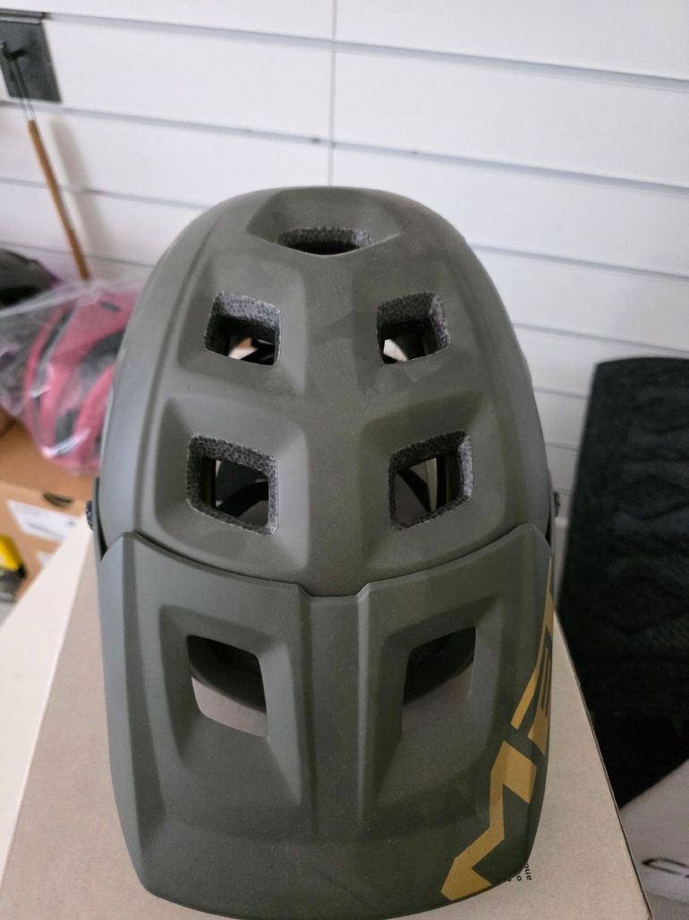 Brugt MET Terranova MIPS Helmet 2024 bike — billede 4 af 5