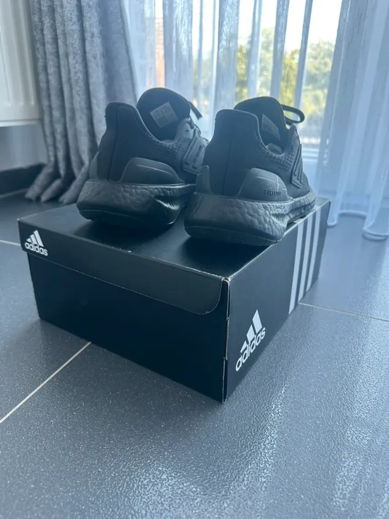 Used Adidas Ultra Boost bike — image 3 of 6
