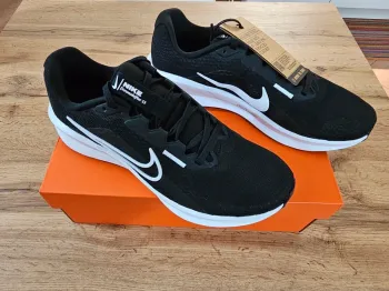 Used White Downshifter 13 Running Shoes